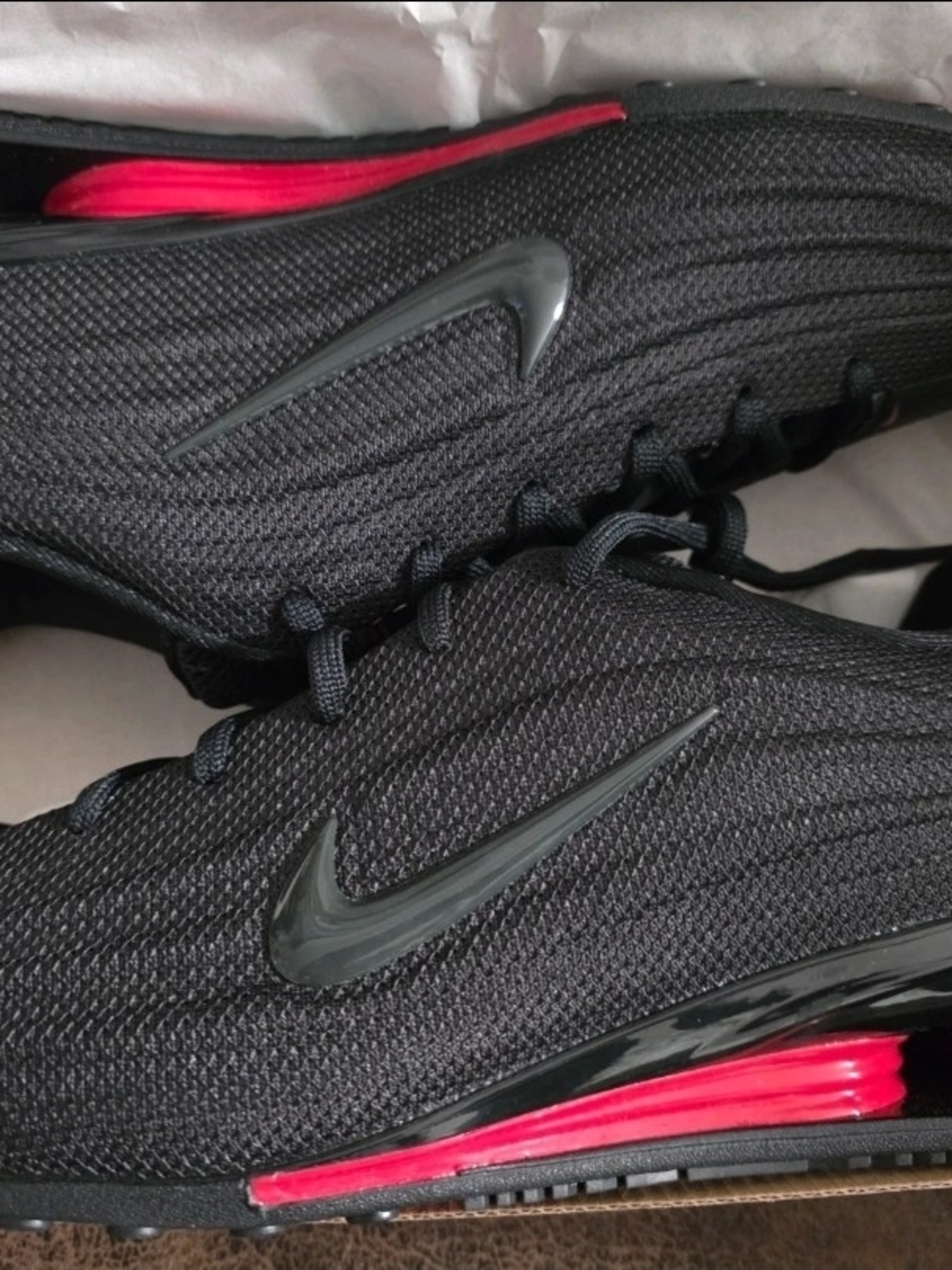 Nike Shox Black & Red Sneakers Men’s Size 10.5 Brand New in Box